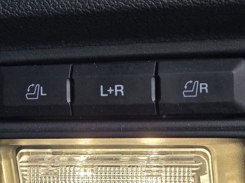 Used 2025 Ford Explorer ST AWD/4WD image 33