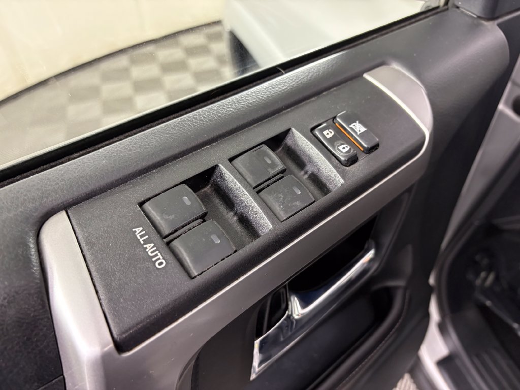 Used 2016 Toyota 4Runner SR5 AWD/4WD image 12