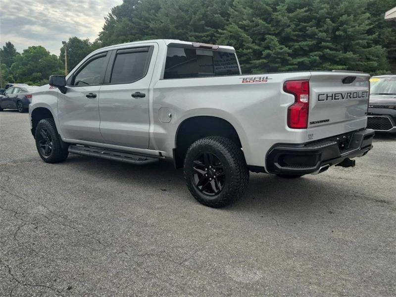 Used 2021 Chevrolet Silverado 1500 LT Trail Boss w/ Convenience Package II AWD/4WD image 3