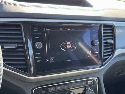 Used 2022 Volkswagen Atlas SEL R-Line image 24