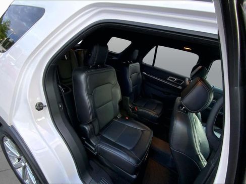 Used 2017 Ford Explorer Limited w/ Class II Trailer Tow Package FWD image 19