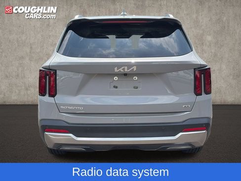 Used 2025 Kia Sorento S w/ Panoramic Sunroof Package AWD/4WD image 7