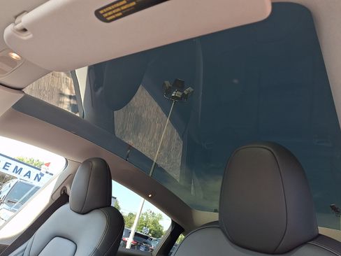 Used 2023 Tesla Model Y Long Range AWD/4WD image 15