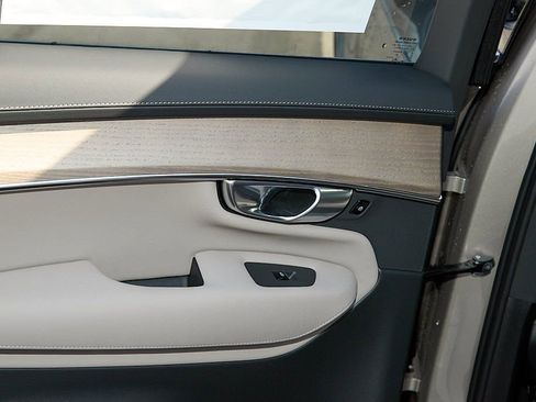 New 2026 Volvo XC90 T8 Plus w/ Protection Package Premier image 19