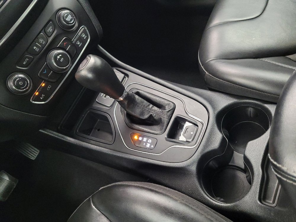 Used 2020 Jeep Cherokee Latitude Plus FWD image 26