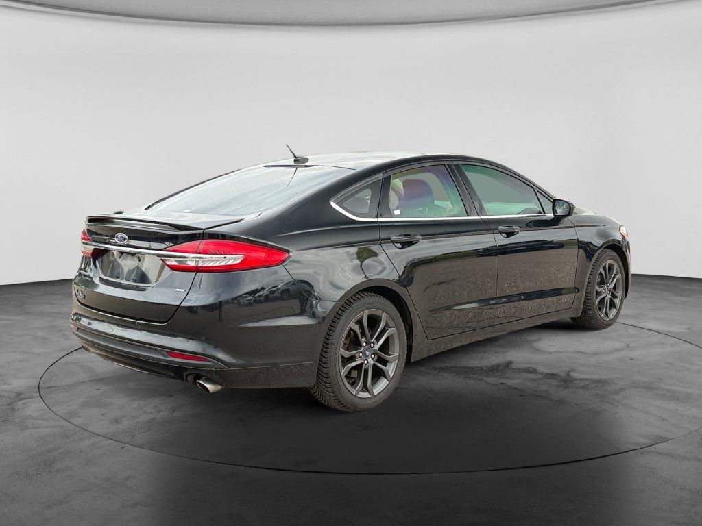 Used 2018 Ford Fusion SE w/ Equipment Group 201A FWD image 8