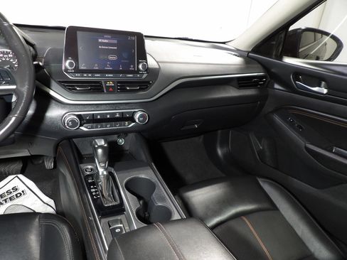 Used 2022 Nissan Altima 2.5 SR w/ Midnight Edition Package AWD/4WD image 12