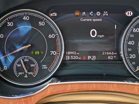 Used 2018 Bentley Bentayga AWD/4WD image 30