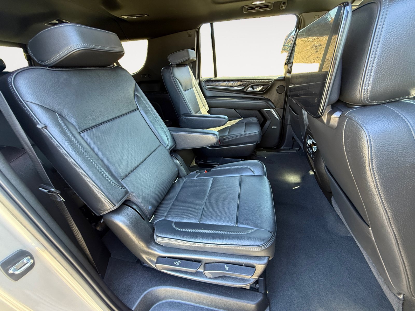 Used 2021 GMC Yukon XL Denali w/ Denali Ultimate Package AWD/4WD image 18