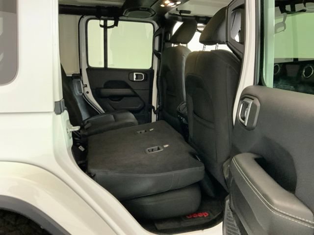 Used 2019 Jeep Wrangler Unlimited Sahara w/ Cold Weather Group AWD/4WD image 29