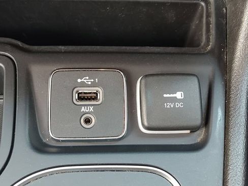 Used 2021 Jeep Cherokee Latitude Lux w/ Comfort/Convenience Group FWD image 17