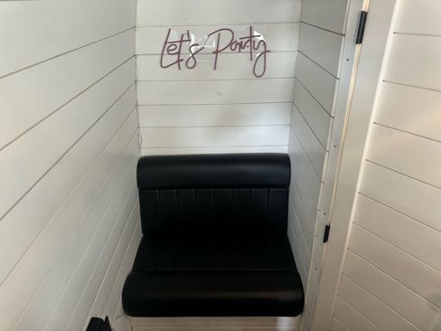 Used 2019 Mercedes-Benz Sprinter 2500 image 25