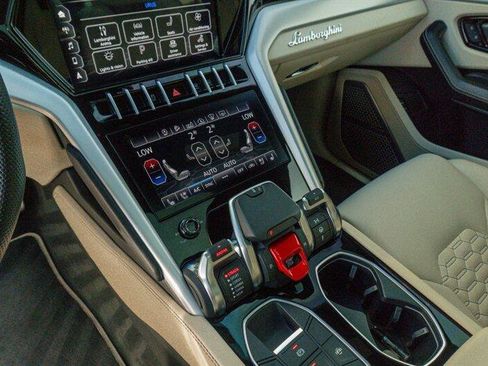 Used 2020 Lamborghini Urus image 61