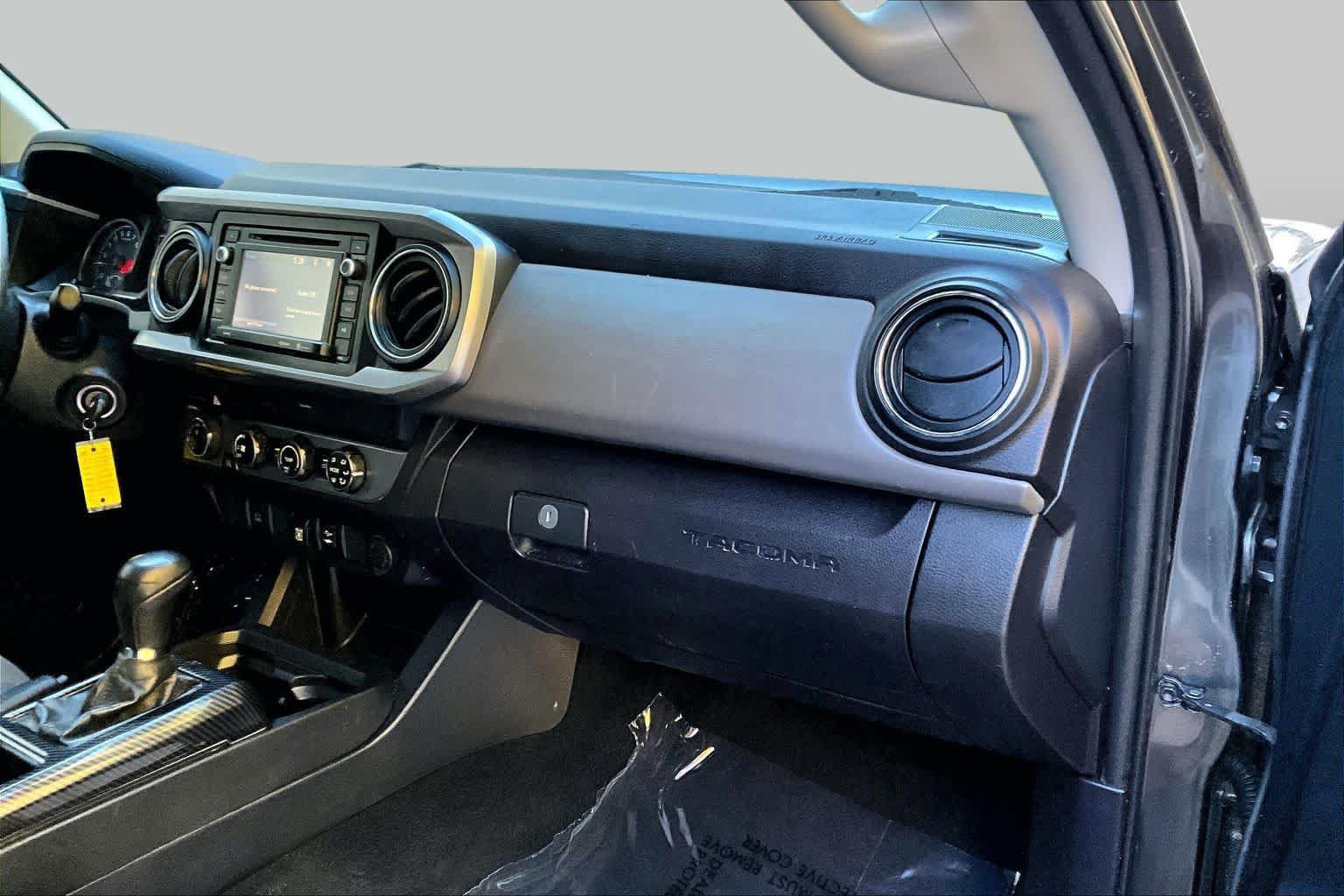 Used 2021 Toyota Camry XLE FWD image 18