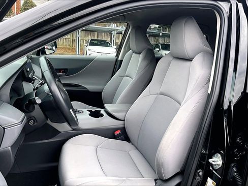 Used 2023 Toyota Venza LE image 22