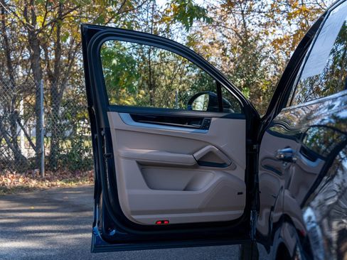 Certified 2025 Porsche Cayenne image 20