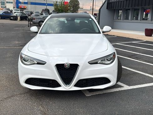 Used 2018 Alfa Romeo Giulia AWD image 8