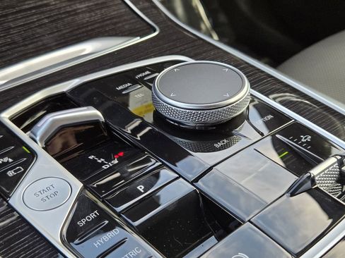 New 2026 BMW X5 xDrive50e w/ M Sport Package AWD/4WD image 23