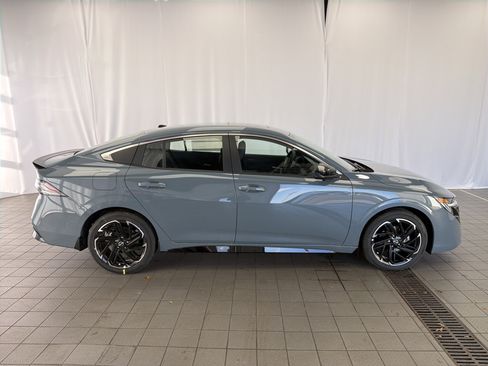 New 2026 Nissan Sentra SR w/ SR Premium Package FWD image 4