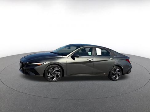 Used 2025 Hyundai Elantra SEL image 7