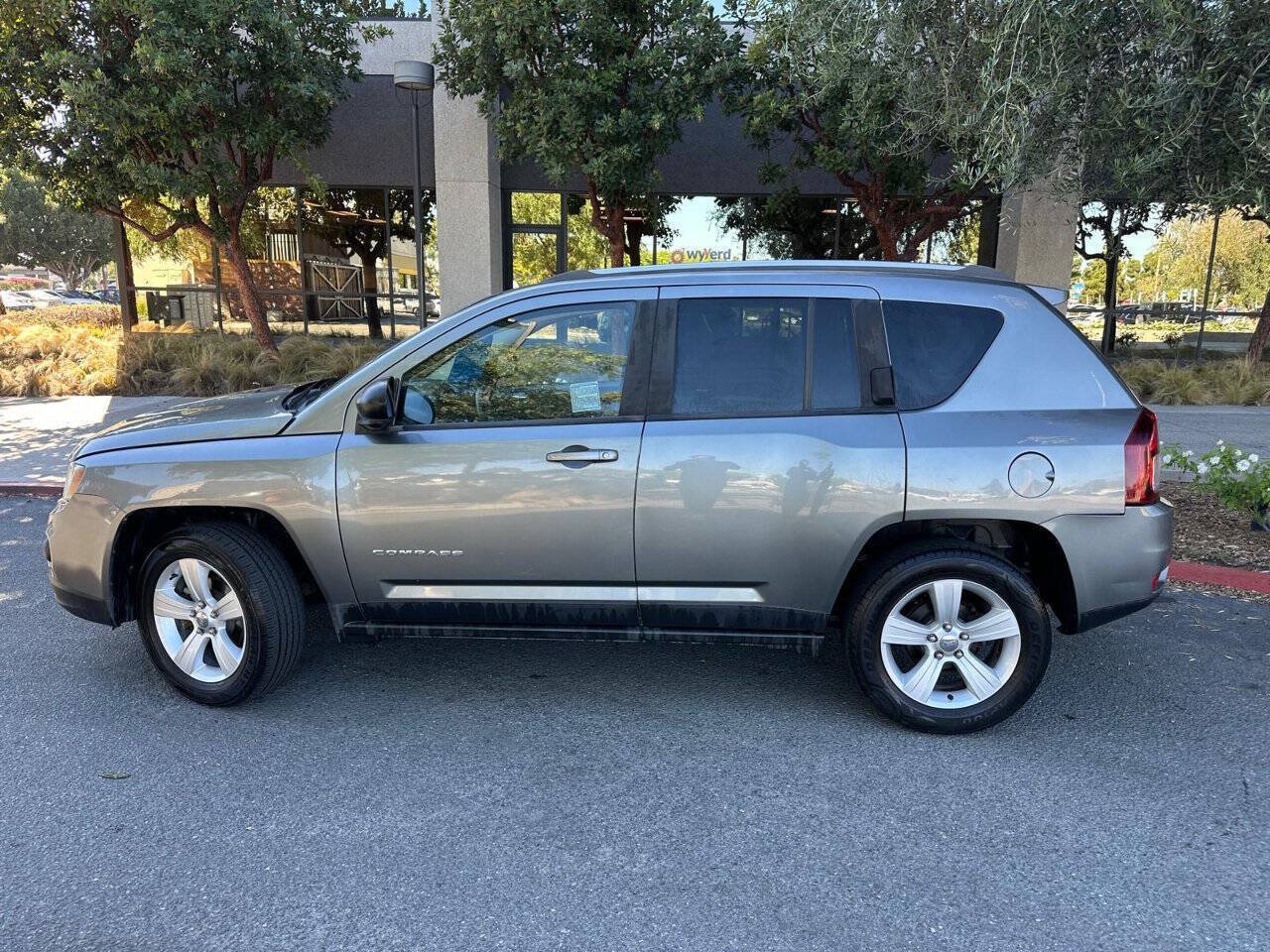 Used 2014 Jeep Compass Sport AWD/4WD image 2