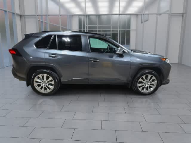 Used 2021 Toyota RAV4 XLE Premium AWD/4WD image 9