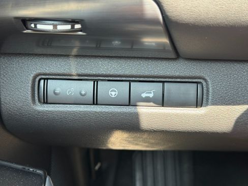 Used 2022 Nissan Pathfinder SL w/ SL Premium Package FWD image 17