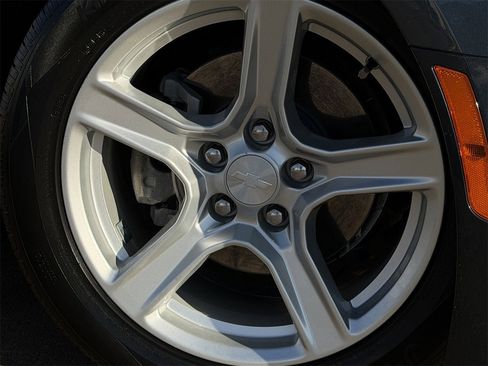 Certified 2021 Chevrolet Camaro LT image 10