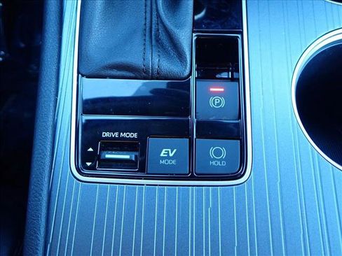 Used 2023 Toyota Sienna XSE image 23