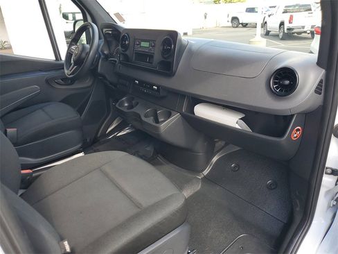 Used 2019 Freightliner Sprinter 3500 image 16