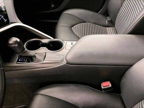 Used 2023 Toyota Camry SE FWD image 15