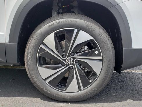 New 2026 Volkswagen Taos SE AWD/4WD image 12