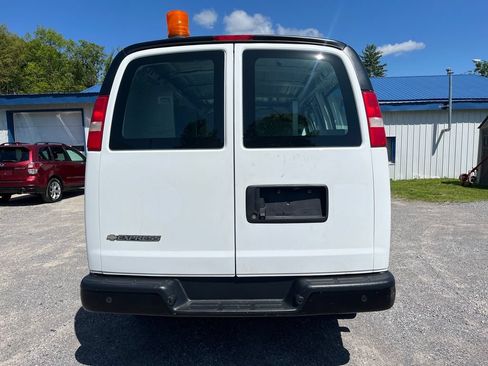 Used 2018 Chevrolet Express 2500 w/ Driver Convenience Package RWD image 13