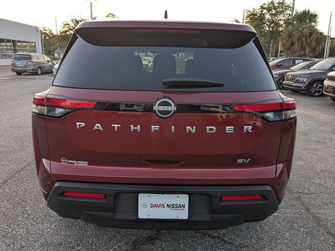 Used 2024 Nissan Pathfinder SV FWD image 5