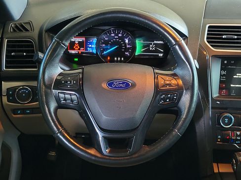 Used 2018 Ford Explorer XLT w/ Equipment Group 202A FWD image 16