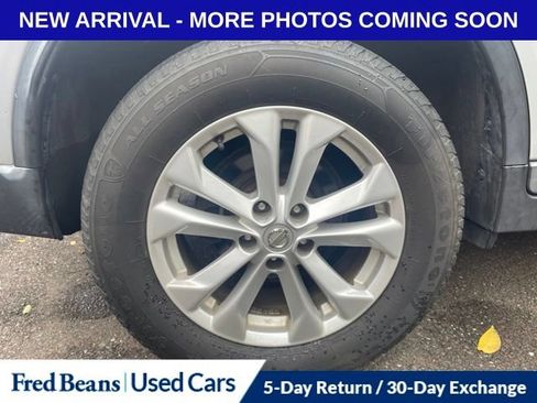 Used 2016 Nissan Rogue SV w/ SV Moonroof Package AWD/4WD image 15