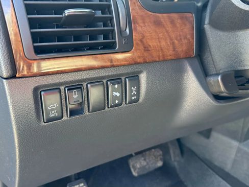 Used 2015 Nissan Armada Platinum w/ 2nd Row Captain Seat Package image 17