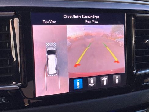 Used 2019 Chrysler Pacifica Touring Plus w/ Advanced Safetytec Group image 24