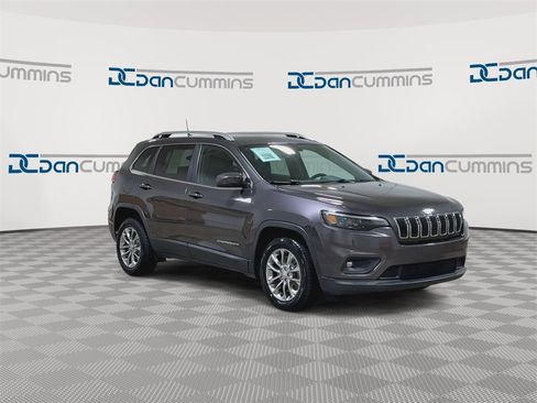 Used 2020 Jeep Cherokee Latitude Plus image 3