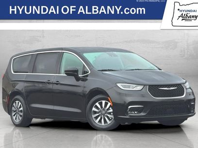 Used 2023 Chrysler Pacifica Touring-L
