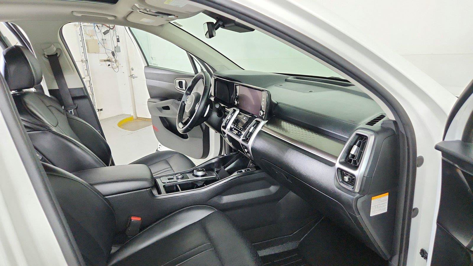 Used 2022 Kia Sorento EX w/ Panoramic Sunroof Package AWD/4WD image 29