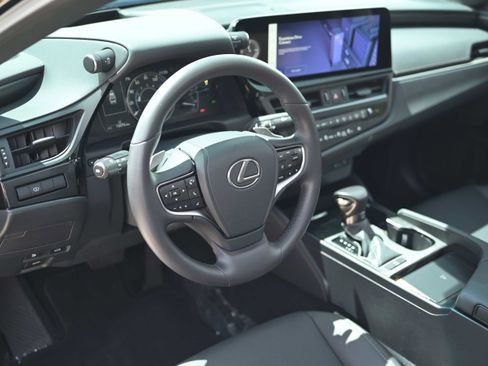 Used 2025 Lexus ES 350 w/ Premium Package FWD image 7