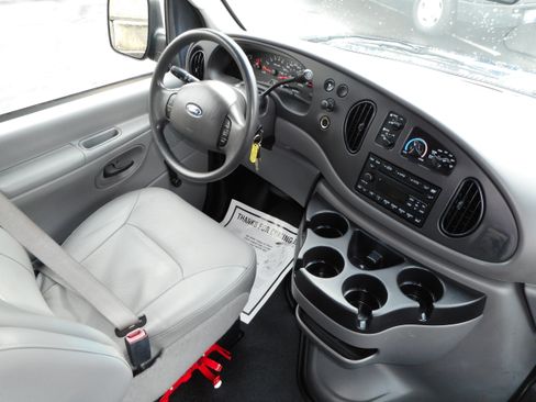 Used 2008 Ford E-350 and Econoline 350 Super Duty Wagon image 26