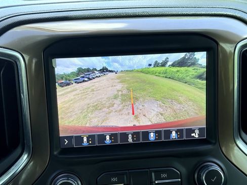 Used 2019 Chevrolet Silverado 1500 High Country w/ Technology Package AWD/4WD image 17