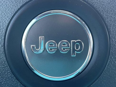 Used 2018 Jeep Grand Cherokee Laredo AWD/4WD image 21