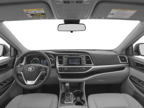 Used 2017 Toyota Highlander Plus AWD/4WD image 7