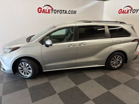 Used 2021 Toyota Sienna LE FWD image 9