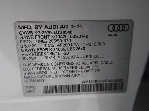 Used 2025 Audi Q6 e-tron Premium Plus image 3