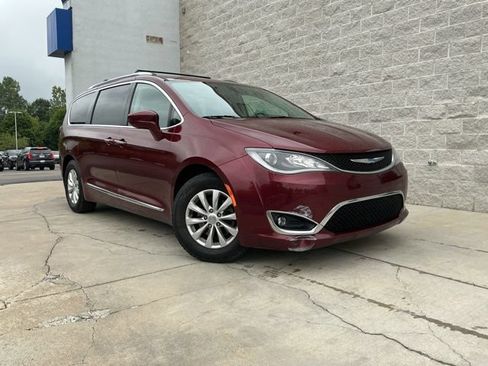 Used 2018 Chrysler Pacifica Touring-L Plus FWD image 1