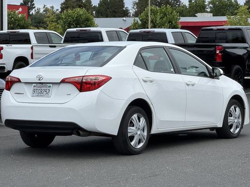 Used 2019 Toyota Corolla LE w/ Carpet Mat Package (TMS) FWD image 8